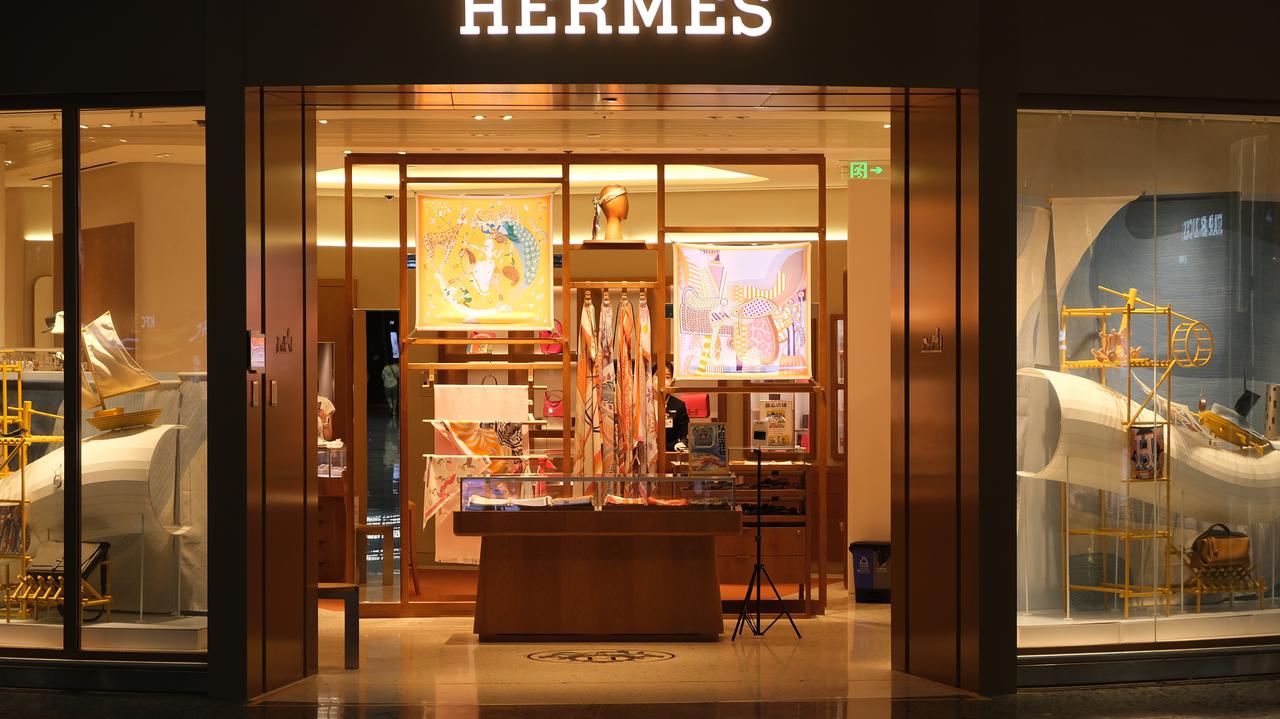 Hermes. The heir to the fortune, Nicolas Puech, wants to pass it on to ...