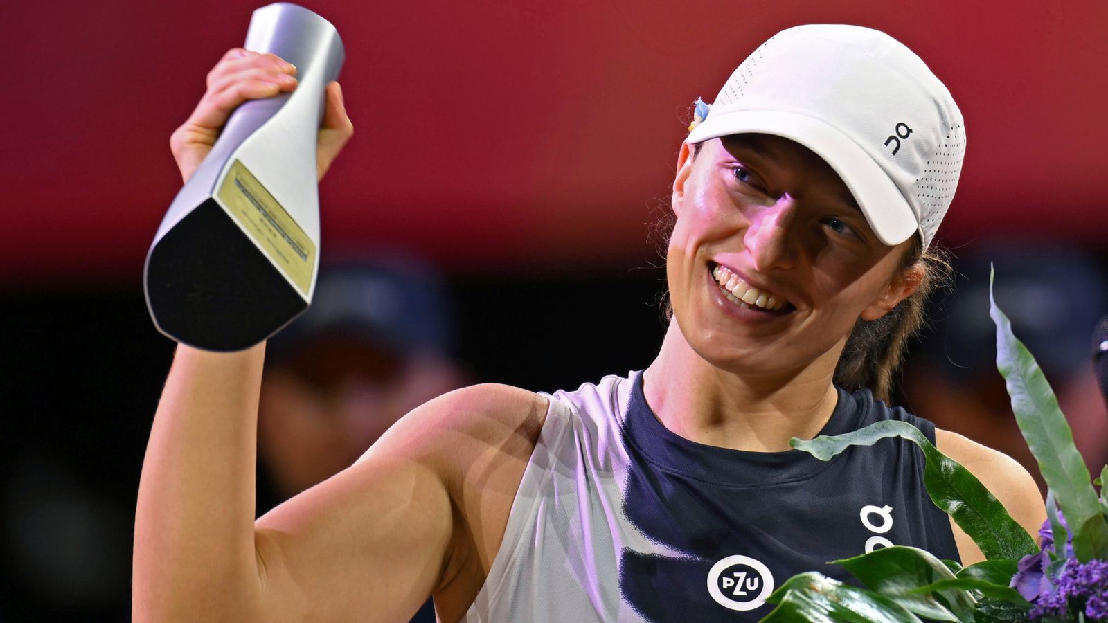 World No 1 Iga Swiatek beats Aryna Sabalenka to clinch Stuttgart title