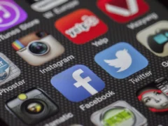 Australia moves to force tech giants to offer algorithm off-switch on social media